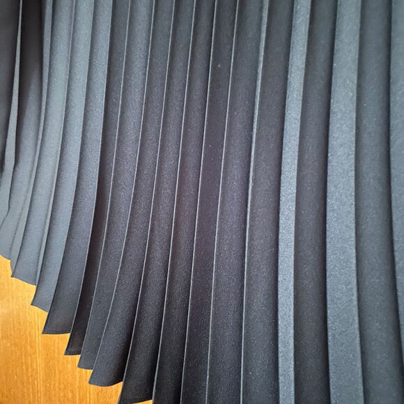 Black Knife Pleated Maxi Skirt - Picture 6 of 6